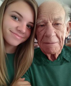 A nagyapám egyedül nevelt fel – miután meghalt, megtudtam a legnagyobb titkát