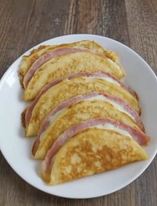 Teljes recept: Sütőben sült sonkás-sajtos palacsinta – Kihagyhatatlan családi fogás...