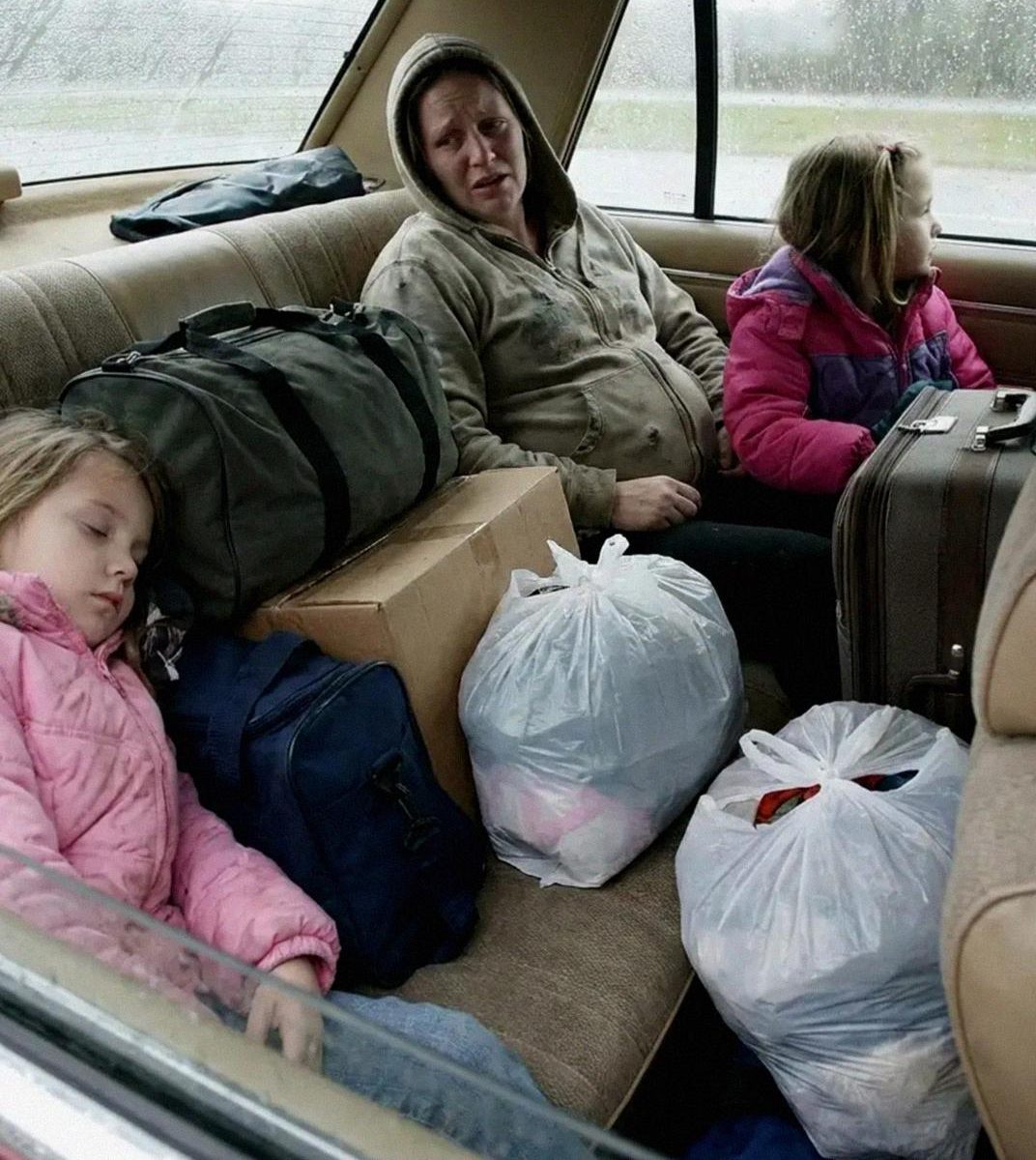 Anyósom azt mondta: „Adj a fiamnak egy fiút, vagy tűnj el!” – Erre a férjem rám nézett és megkérdezte: „Mikor mész el?”