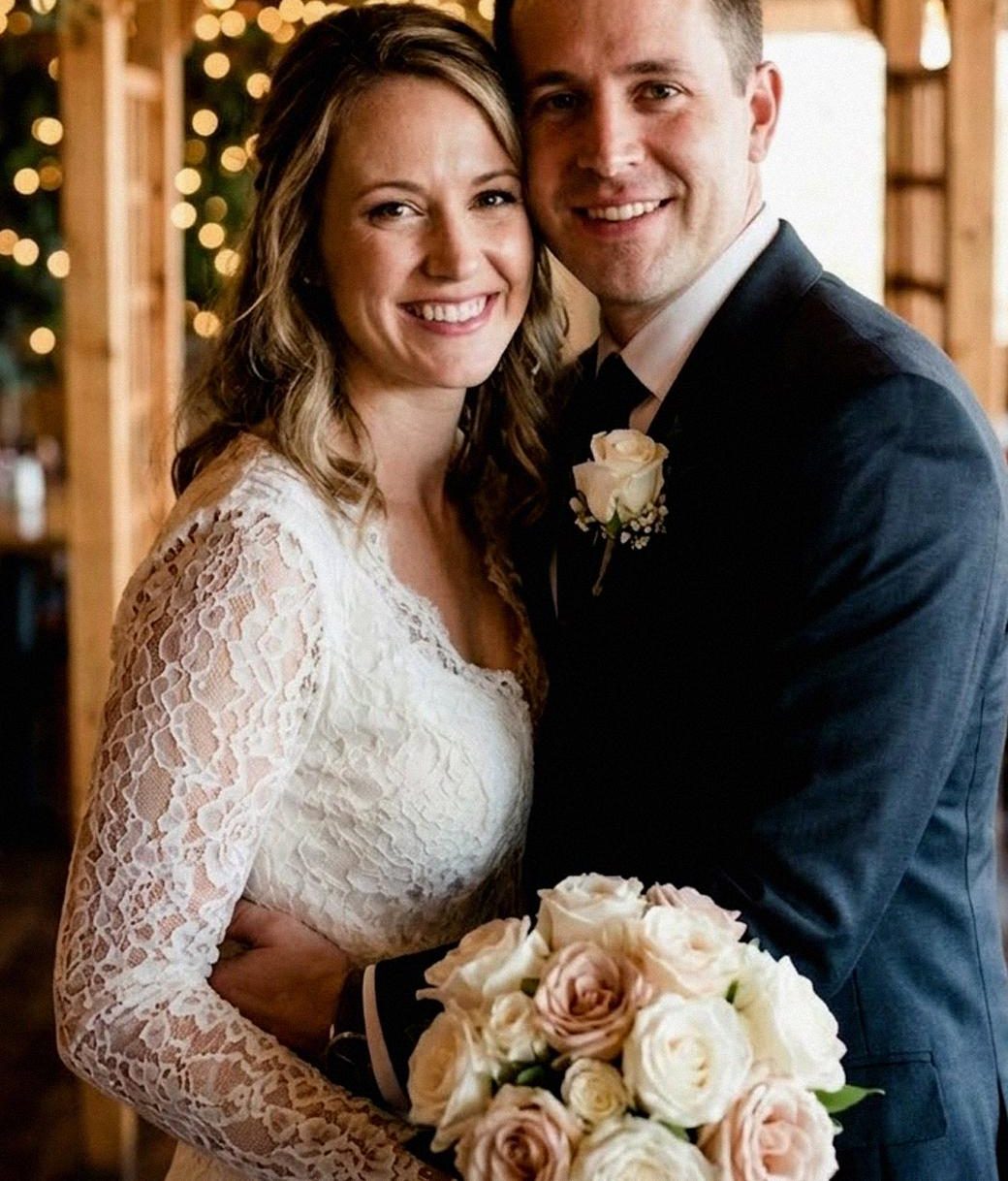 A férjem az esküvőnk napján halt meg – egy héttel később mellettem ült a buszon, és suttogta: "Ne kiabálj, az egész igazságot kell tudnod."