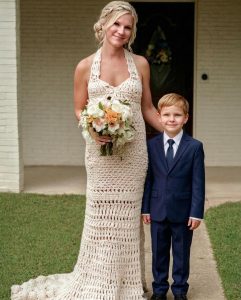 Az anyósom humi: a fiamnak horgolta az esküvői ruhámat – amit a férjem tett, az még jobban megszerettem őt