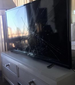 A nővérem gyerekei eltörték a tévémet, és ő nem volt hajlandó kifizetni a károkat — de a karma mást döntött